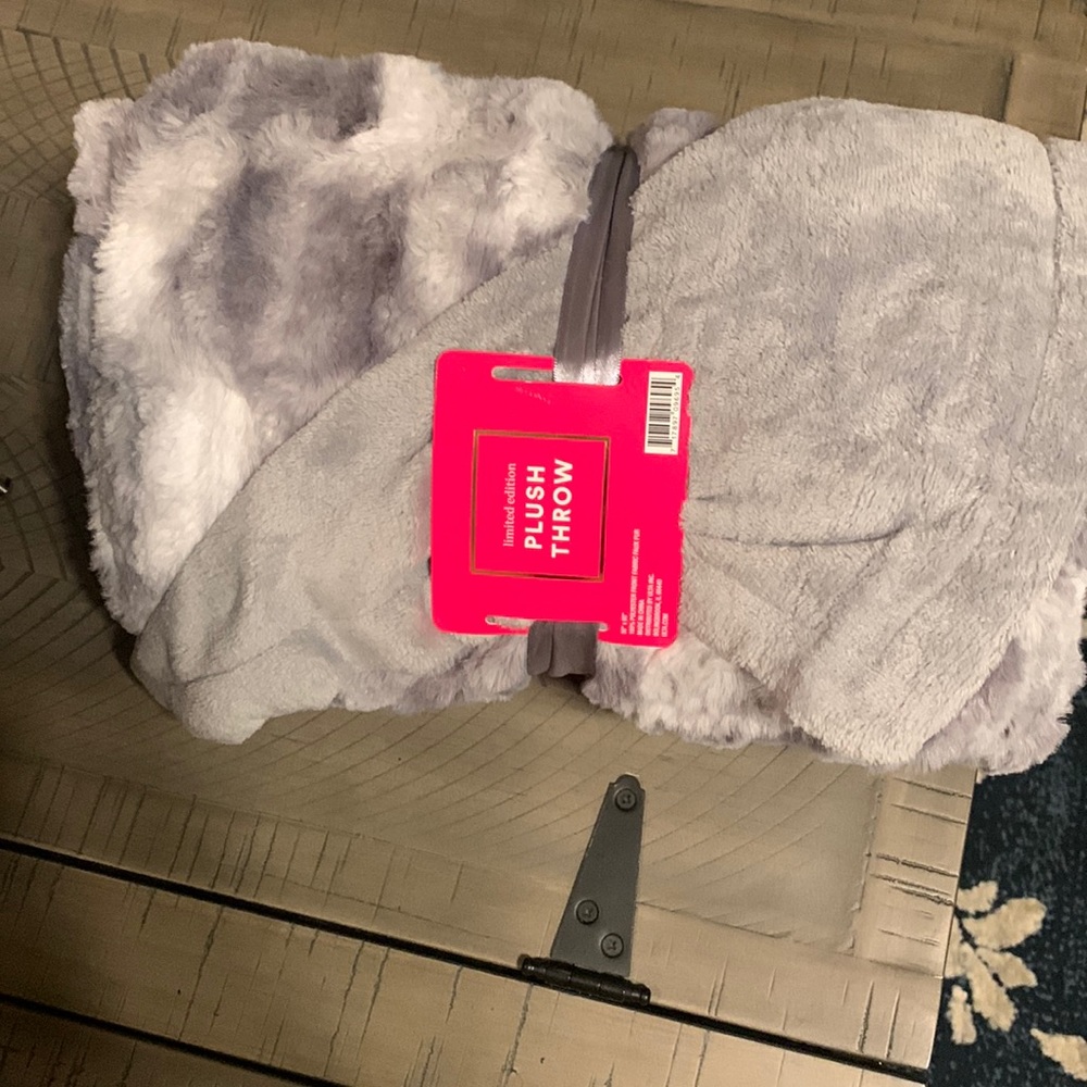 Brand new throw